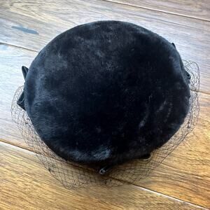 Vtg Neusteters pillbox beret hat black velvet bows net mesh veil
